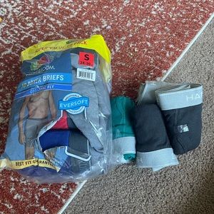 Fruit of the Loom & Hanes